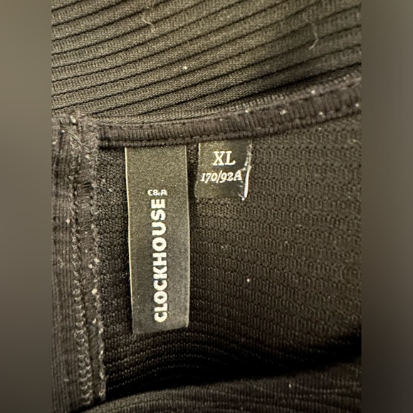 Boxy, black top with sheer lower hem - Picture 11 of 11